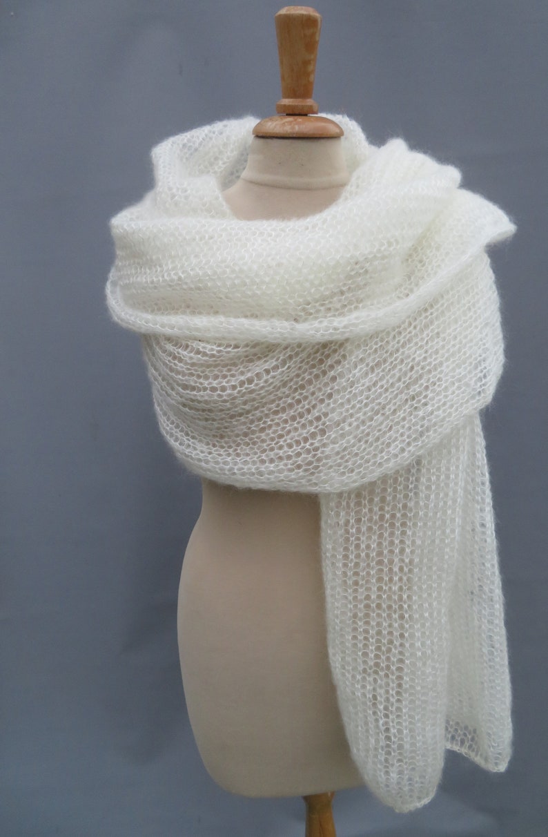 grande étole de mariage laine mohair produite et tricotée en Bourgogne, étole Thera La Fée Mohair image 1