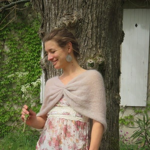 cape de mariage laine mohair produite et tricotée en Bourgogne cape Mésange La Fée Mohair ficelle