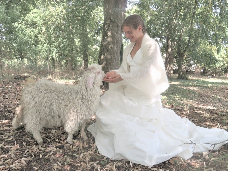 étole de mariage chaude laine mohair produite et tricotée en Bourgogne étole Babochka La Fée Mohair imagen 1