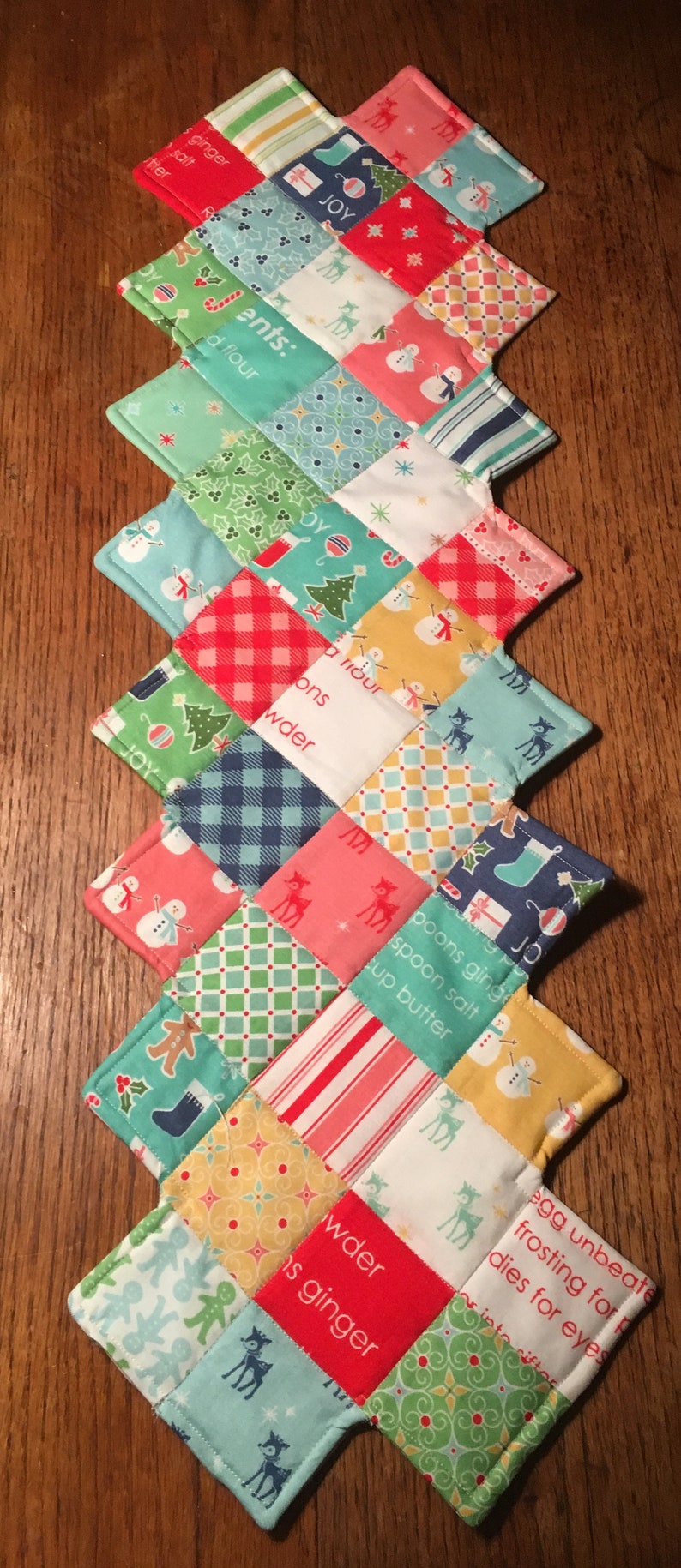 Quilted Christmas Zig Zag Table Runner in Blue, Red, Green, Beige, Cream. Holiday Décor, Heat