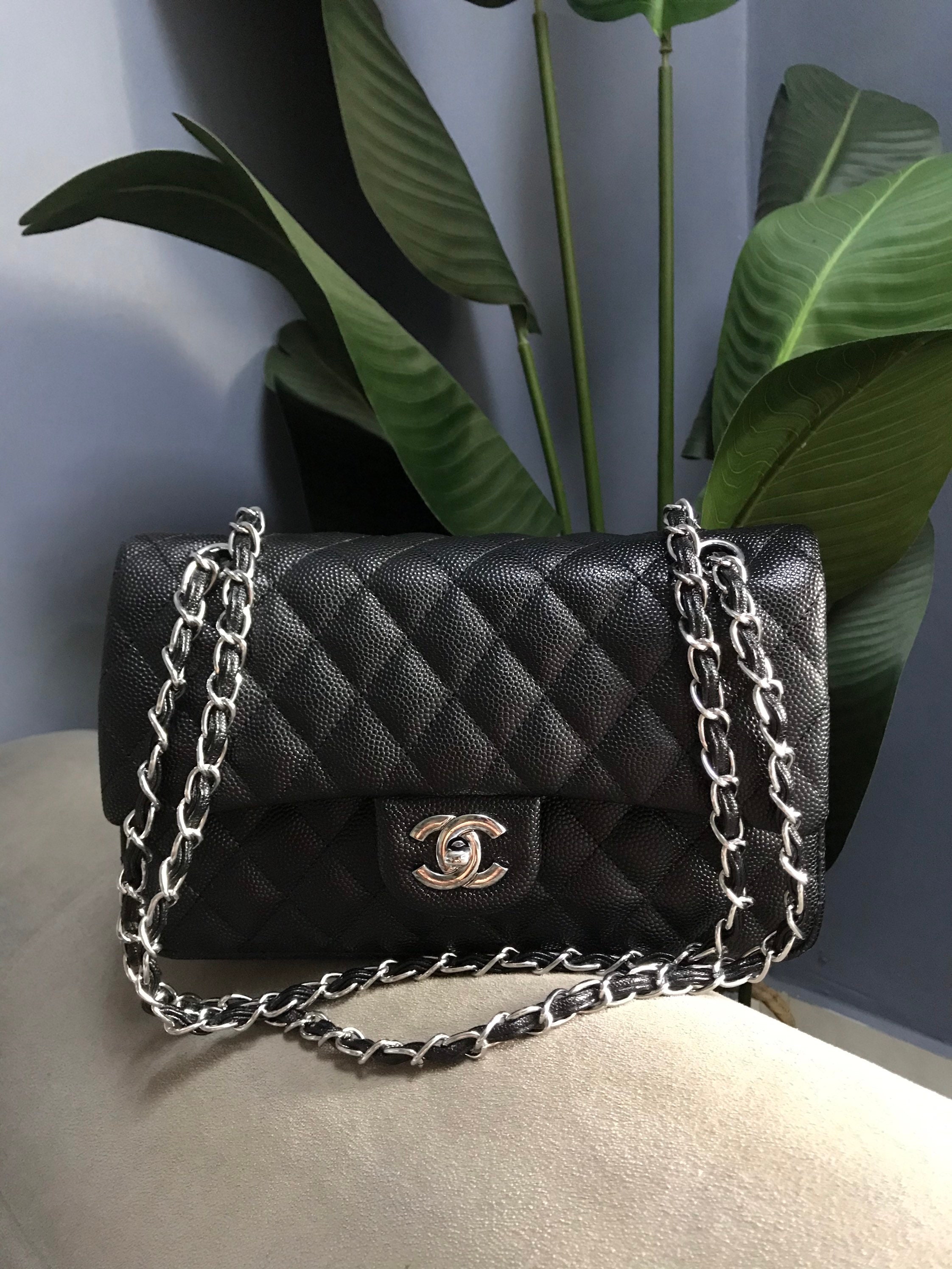 Chanel Classic Caviar Leather Made in Italy Shoulder/crossbody 
