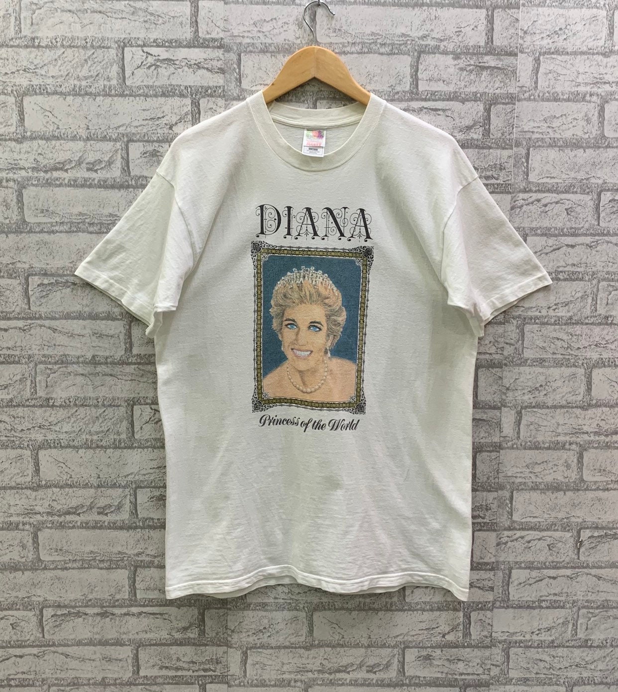 ZeeyaShop Princess Diana Shirt, Queen of The Hearts Shirt, Princess Diana Vintage T-Shirt