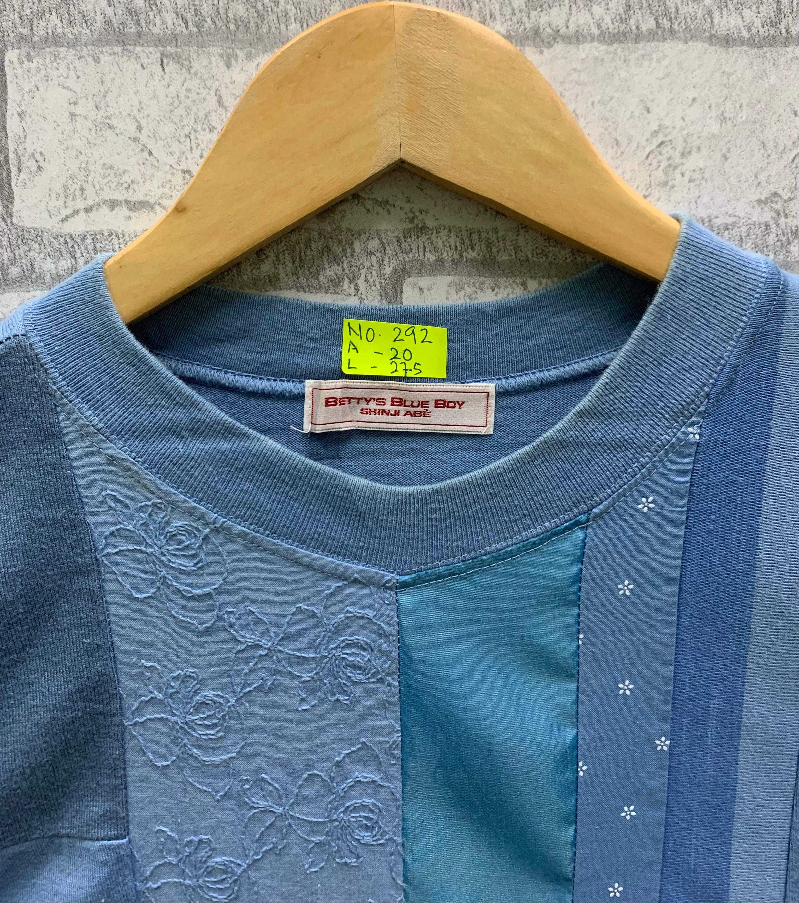 Betty's Blue Boy Shinji Abe Nice Design Medium Size T-shirts
