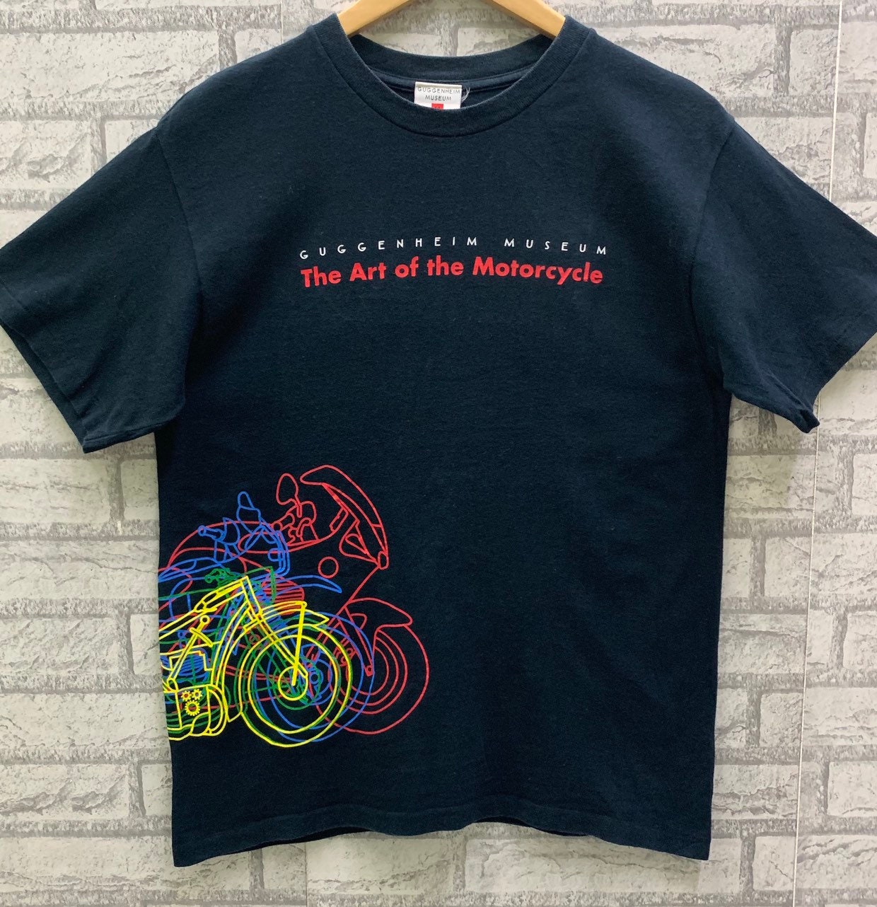 Tシャツ・カットソー THE MUSEUM VISITOR LETTERING TSHIRTS PRINTED SWEATSHIRTS GRE The National WWII Museum Logo Plane Heather Grey Relaxed Fit