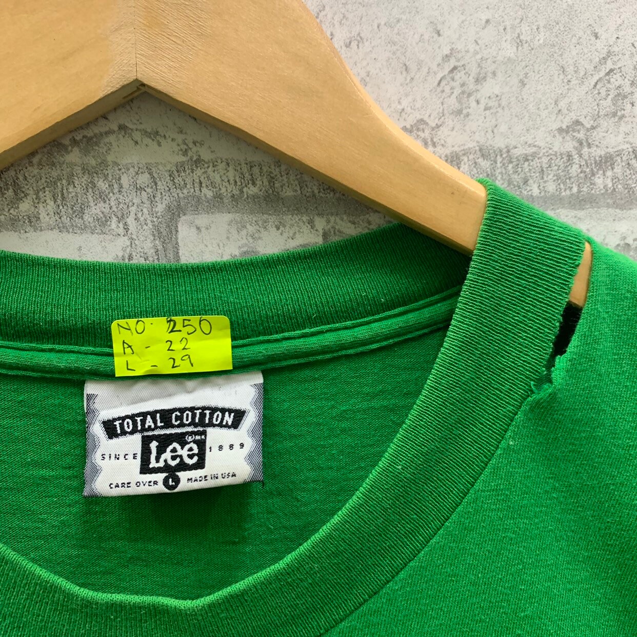 ◆LEE◆ Lee Bubble Logo T-Shirt Light Green Lee bubble logo print t-shirt in light green | ASOS