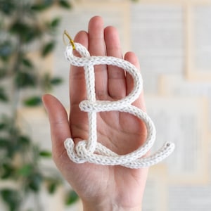 Adorno de letras de alambre tejido - Etiqueta de regalo con monograma personalizado - Iniciales de boda - Etiqueta personalizada para calcetines - Adornos con alfabeto - Regalo de Navidad