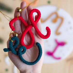 Adorno navideño con letras de alambre tejido - Etiqueta de calcetín personalizada - Inicial de alambre tejido - Etiqueta de regalo con monograma personalizada - Adorno de árbol con letras de alambre
