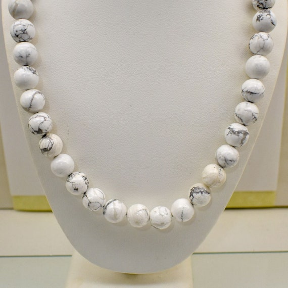 Howlite bead necklace sale