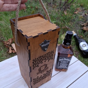 Wooden whiskey box Custom wine box Vintage whiskey box Gift for him Engraved wine box Wooden wine box Wine box Best man gift Whisky box