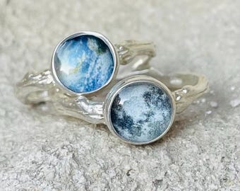 Anillo de plata 925 con una luna y una rama terrestre, hecho a mano en Italia.