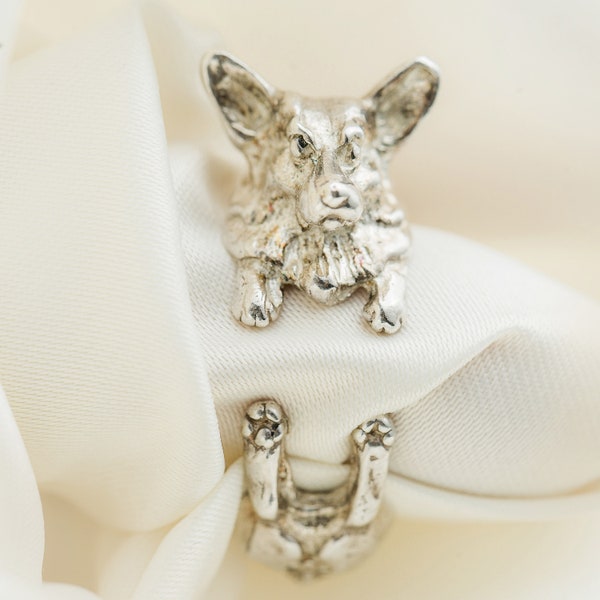 CORGIE RING dog ring- carved silver - - dog lover - - dog lover - enamelled - My Silver pet ring dog hug : CORGI