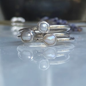 Kleine Perlen Stapelringe | Sterling Silber Perle Ringe | Stapel Ringe 925 Silber | Süsswasserperle Ringe | Handgemachte Stapelringe