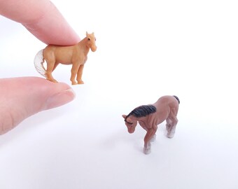 small horse figurines plastic