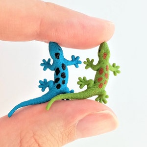 Tiny Gecko Figurine - Soft Plastic Reptile for Fairy Garden, Diorama, Terrarium, or Dollhouse - Realistic 1/6 Scale Miniature Pet Lizard