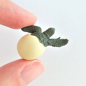 Tiny Sea Turtle Hatchling Figurine - Soft Plastic Animal for Diorama or Aquarium - Realistic Miniature Baby Ocean Toy - Mini Beach Figure