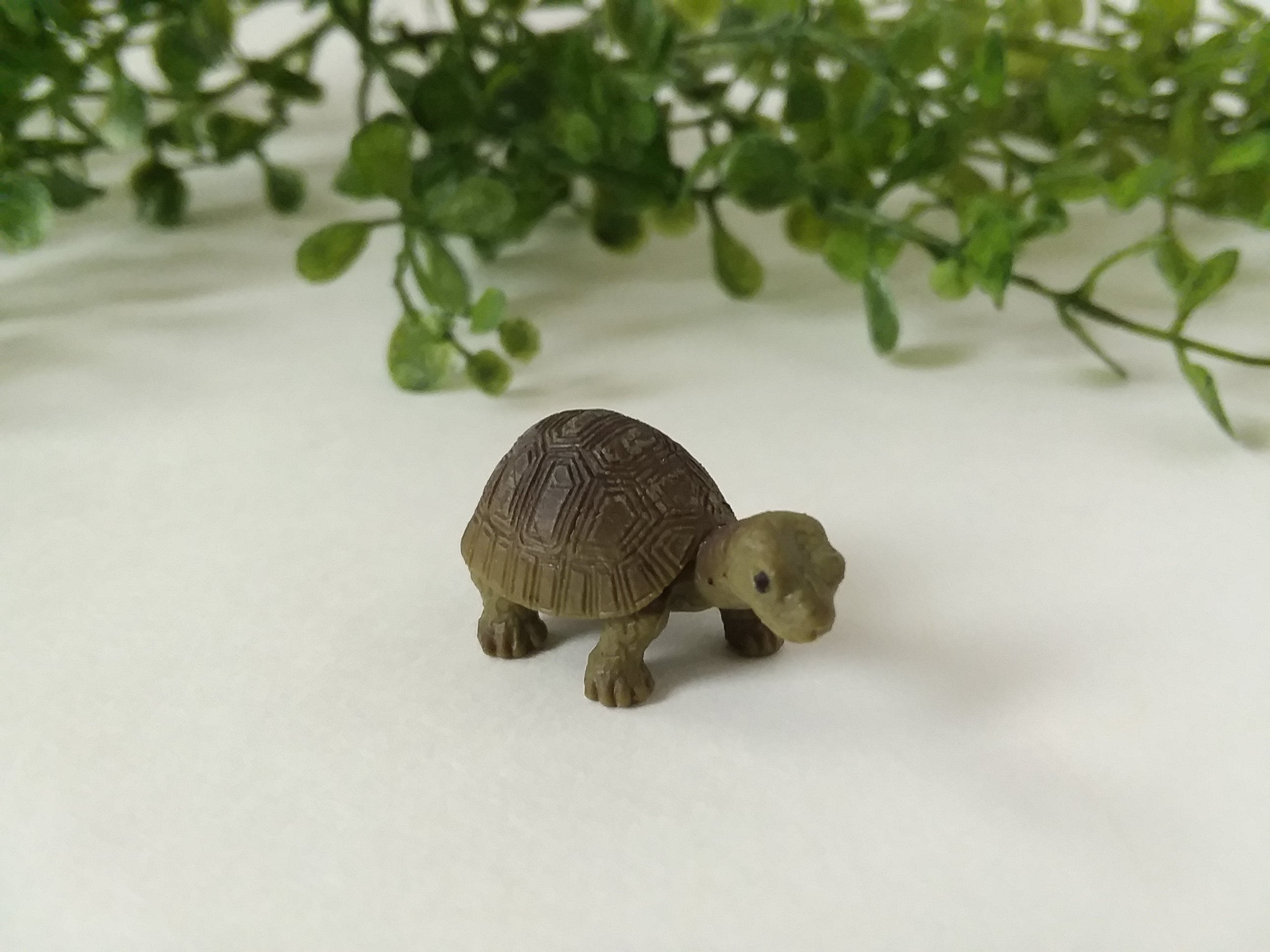 YBEATY 250 Pcs Tiny Turtles For Crafts Luminous Mini Resin Turtles Dollhouse Miniatures Micro Resin Animals Figurines Home Decor For Fairy Garden Micro Landscaping Decoration