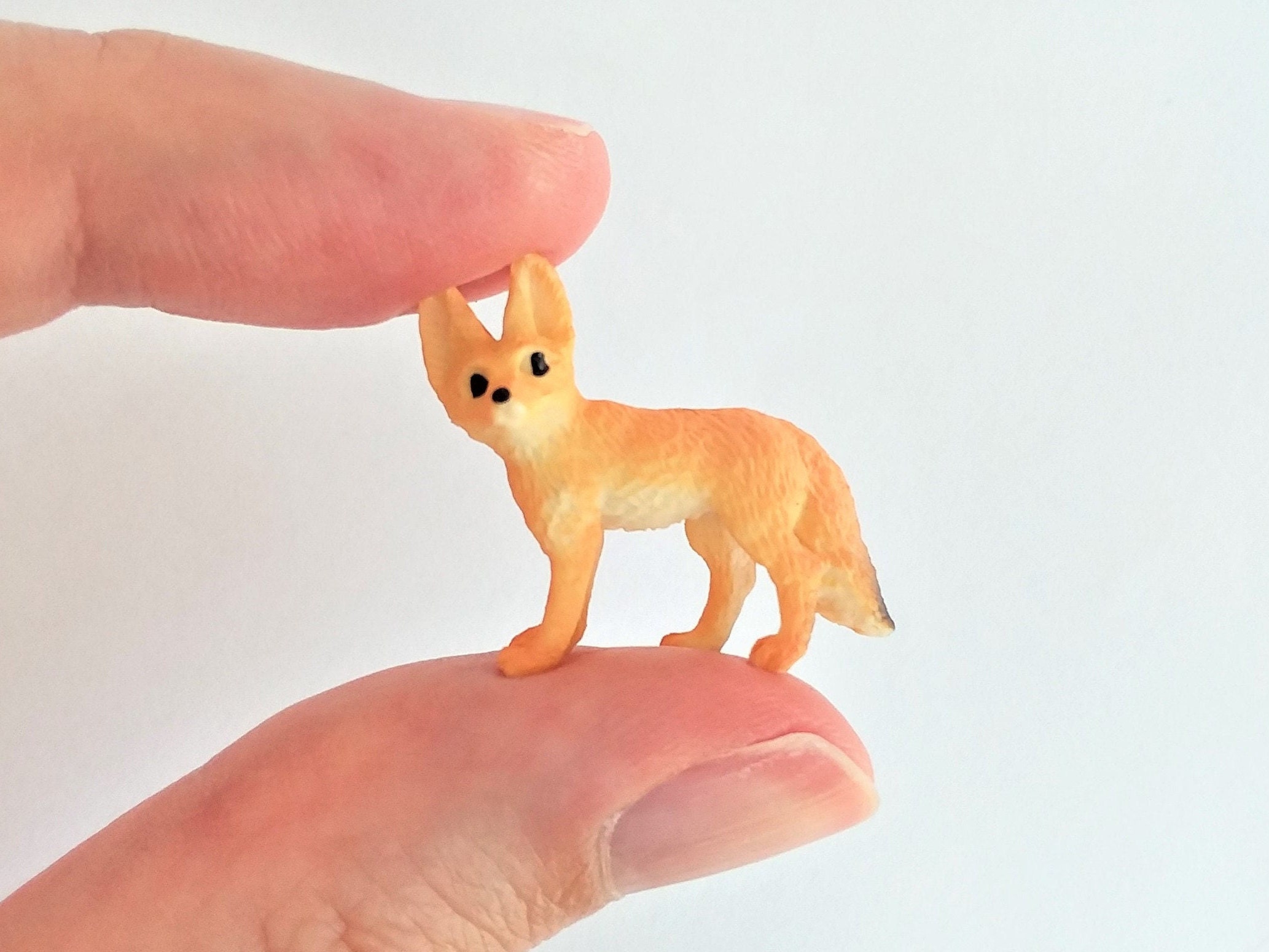 Tiny Fennec Fox Figurine Soft Plastic Animal for Fairy Garden, Diorama, or  Terrarium Realistic Miniature Mini Wild Desert Dog Figure -  Singapore