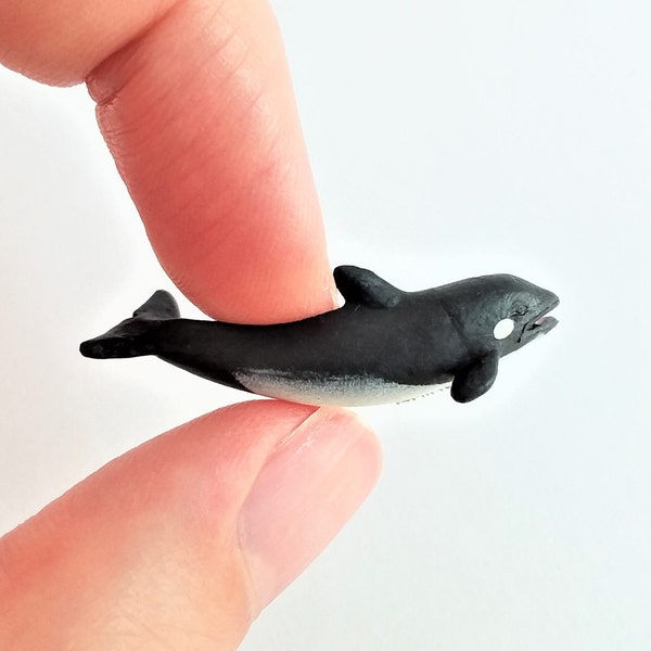 Tiny Killer Whale Figurine - Soft Plastic Orca for Diorama or Aquarium - Realistic Miniature Ocean Animal Toy - Mini Sea Wildlife Figure