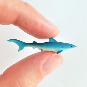 Tropical Fish World - Assorted Miniature Sea Animals for Toddlers