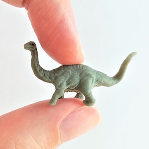 Tiny Apatosaurus Figurine - Soft Plastic Dinosaur for Fairy Garden, Diorama, or Terrarium - Realistic Miniature Dino - Mini Brontosaurus
