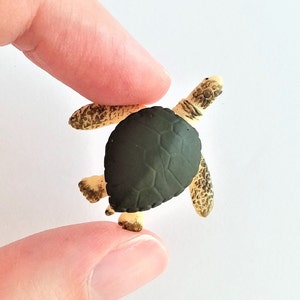 Tiny Sea Turtle Figurine - Soft Plastic Animal for Diorama or Aquarium - Realistic Miniature Sea Creature - Tropical Ocean Turtle