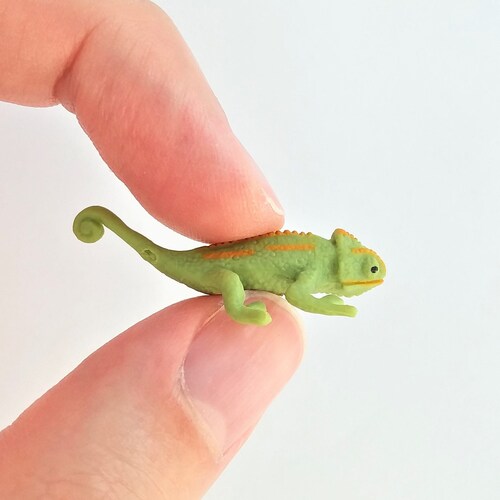 realistic toy lizard