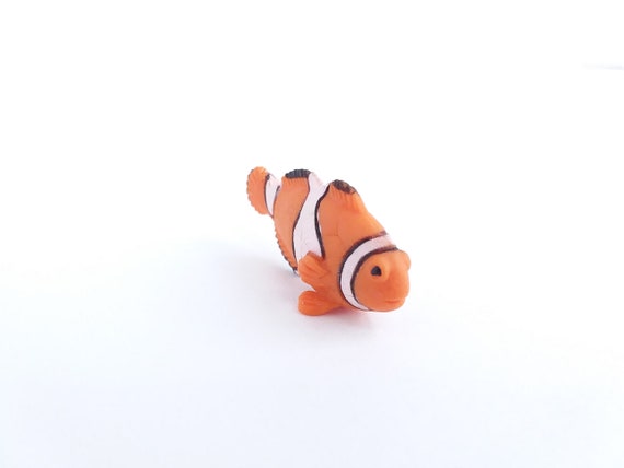 Figurine de petit poisson clown Animal en plastique souple pour diorama ou  aquarium Figure miniature réaliste de récif de corail Mini jouet de poisson  tropical -  France