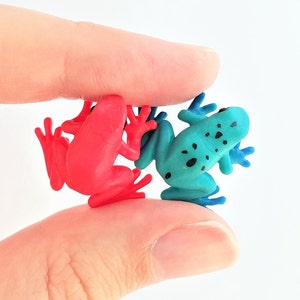 Tiny Poison Dart Frog Figurine - Soft Plastic Animal for Fairy Garden, Diorama, Terrarium, or Dollhouse - Realistic Miniature Exotic Frog