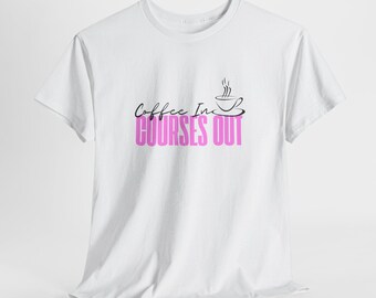 コーヒーに夢中なユニセックスTシャツ、指導デザイナーのコーヒー愛好家へのギフト、リラックスフィットTシャツ、カジュアルファッション、誕生日やギフトに最適