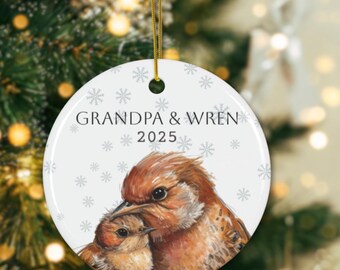 Enfeite de Natal em aquarela com desenho de carriça | Presente personalizado para o avô | Lembrança de Natal com floco de neve
