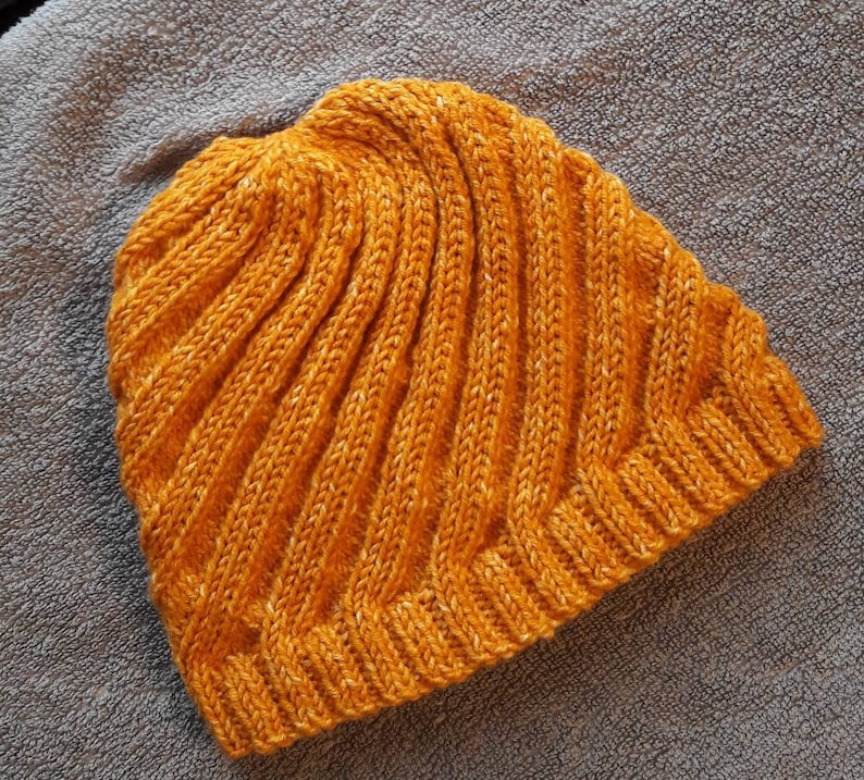 cream ladies bobble hat