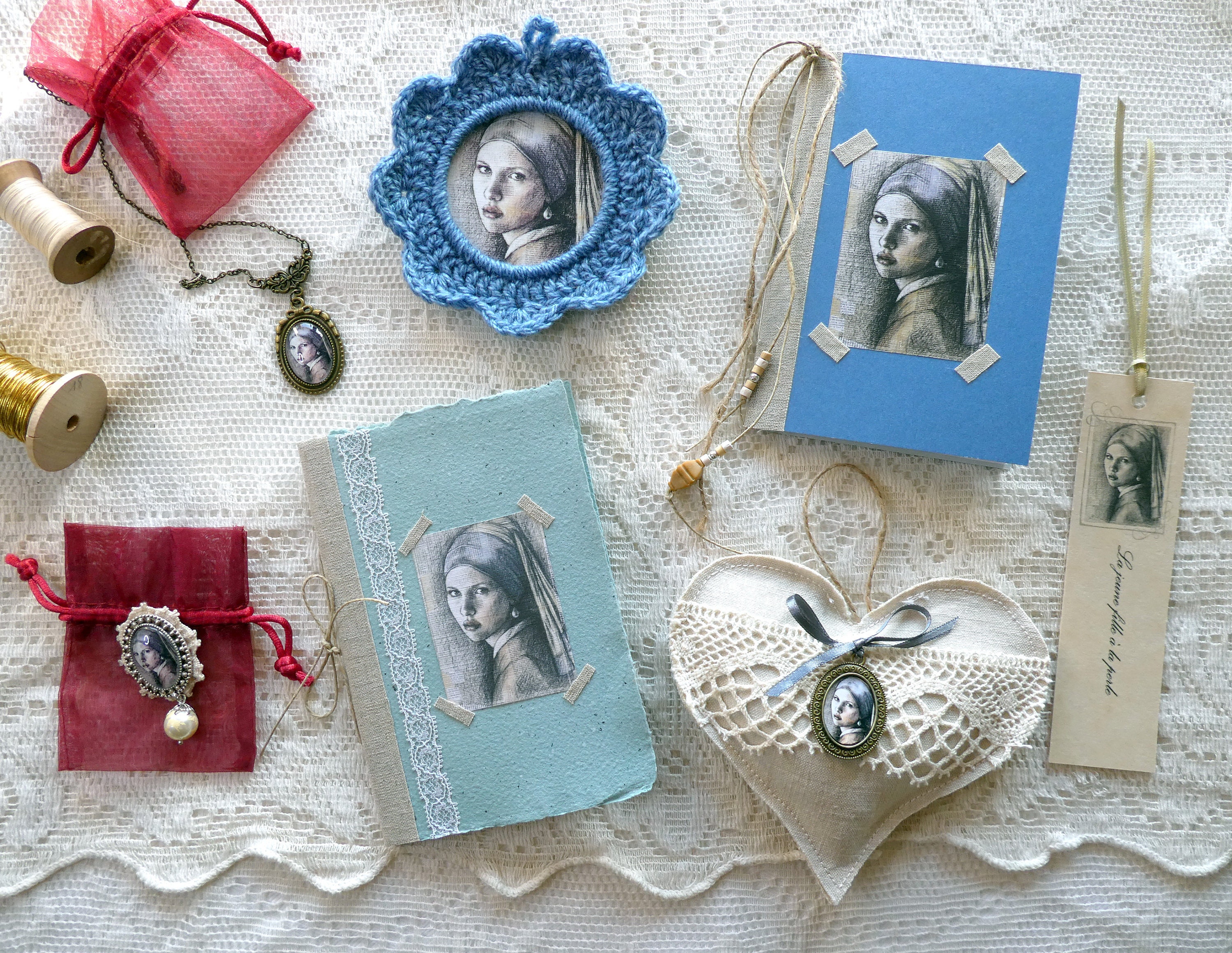 La Jeune Fille à La Perle/ Vermeer/Carnet Bleu Marque Page Cadre Au Crochet Bijou Broche Collier Coe