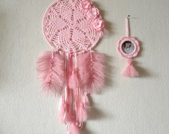 Grand attrape rêves rose dentelle crochet fleurs pompons perles cadre crochet rose portrait / déco enfant bébé cadeau