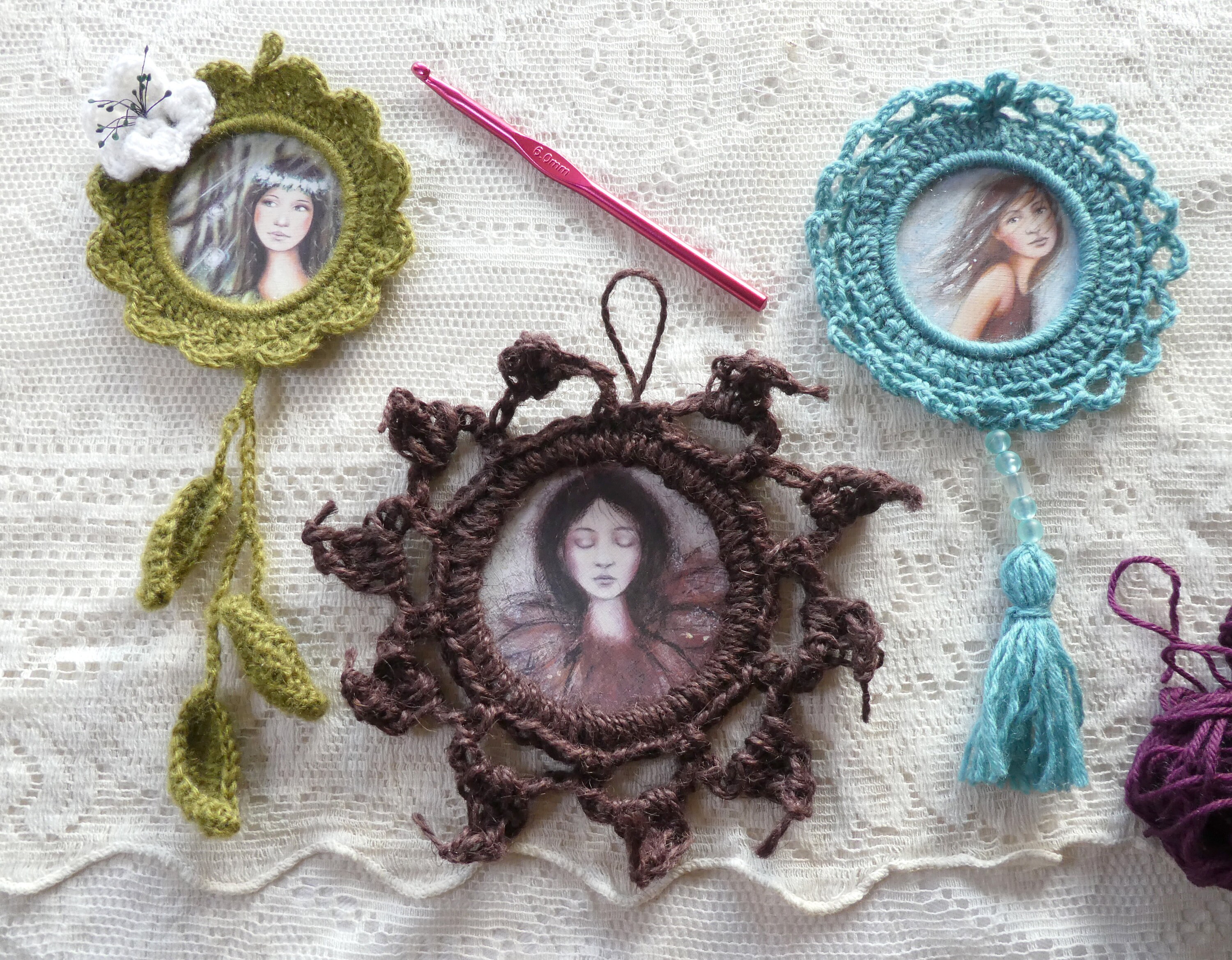 Cadre Au Crochet , avec Illustration Jeune Fille Ailée/Rêve Évasion Boho en Fil de Jute Brun Chocola