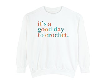 Regenboog Het is een goede dag om te haken | Unisex kledinggeverfd sweatshirt