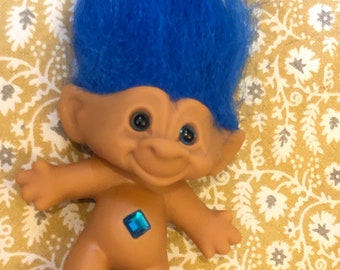 troll with jeweled belly buttons