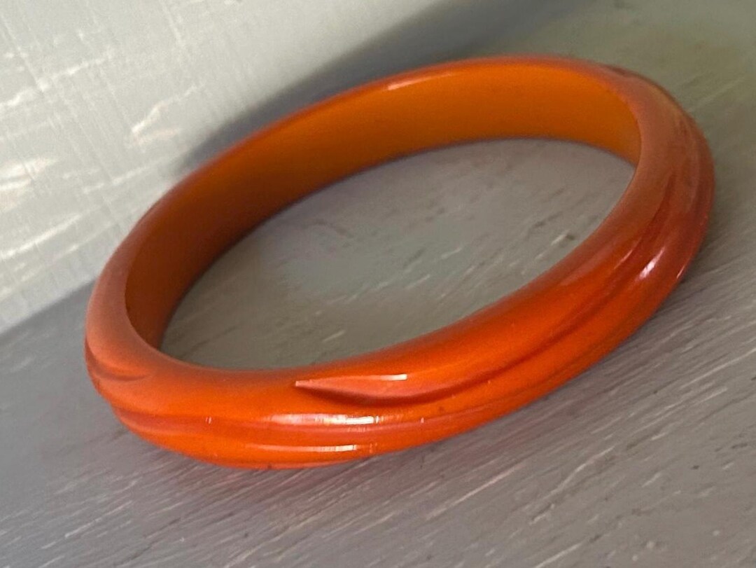 Vintage Butterscotch Bakelite Bangle – Deep Carved Twist & Braided Motif, 1930s main image 1