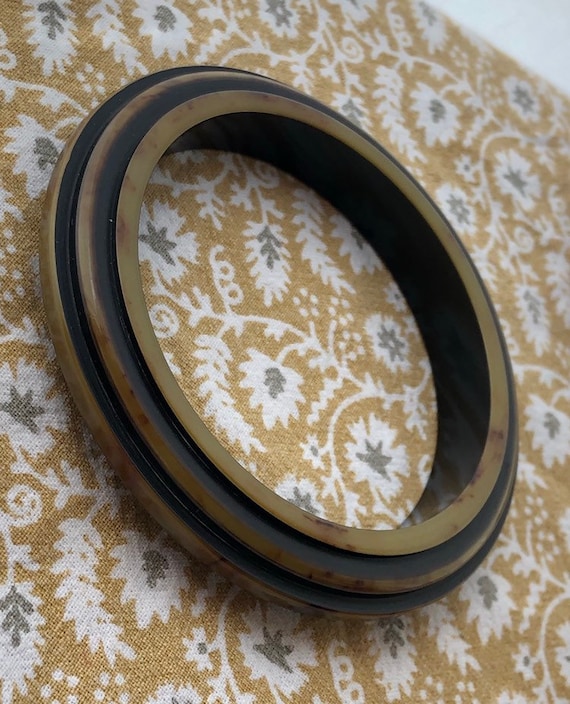 Vintage Step Carved Bakelite Bangle! Resin Washed