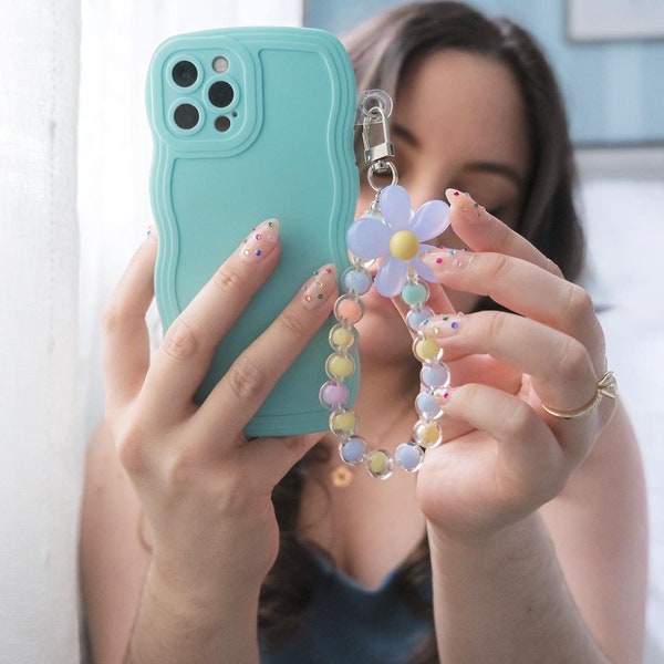 Daisy Beaded Phone Strap •• Phone Charm •• Daisy Wrist Strap