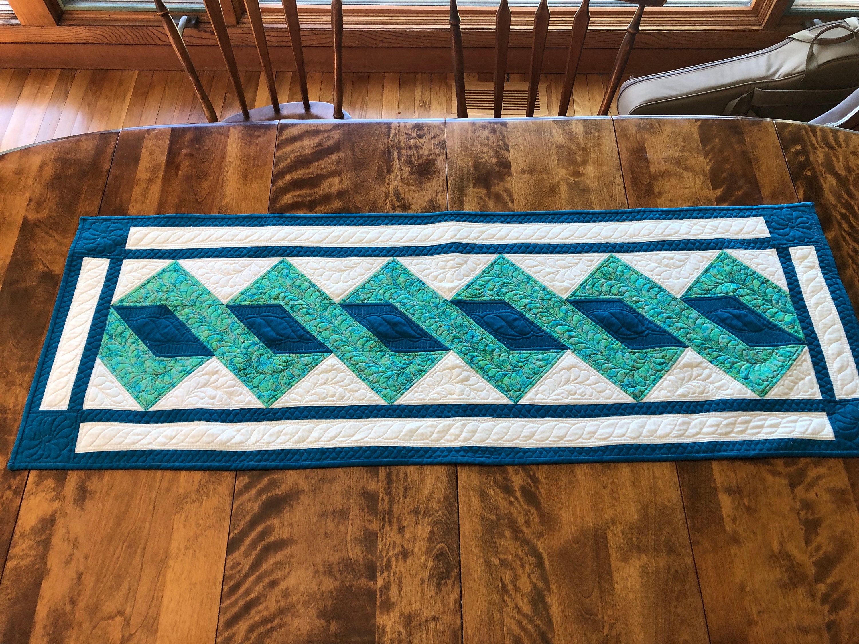 twisted ribbon table runner pattern