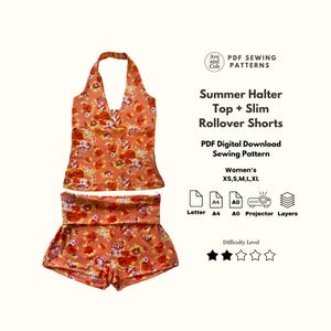 以下が含まれることがあります： ピーチ色のホルターネックトップスと、お揃いのショートパンツのセット。花柄模様です。「Summer Halter Top + Slim Rollover Shorts」と「PDF Digital Download Sewing Pattern」の文字が含まれています。