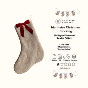 Könnte beinhalten: Ein beiger Weihnachtsstrumpf mit einer roten Samtschleife. Das Bild enthält den Text "Multi-size Christmas Stocking PDF Digital Download Sewing Pattern" und "3 Mini sizes, 3 Regular sizes, Customizable".