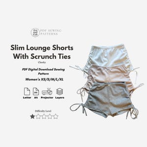 Puede incluir: Tres pares de shorts de salón en blanco, beige y gris, cada uno con lazos fruncidos. La imagen incluye el texto "Slim Lounge Shorts With Scrunch Ties" y "PDF Digital Download Sewing Pattern". Tallas XS a XL disponibles.