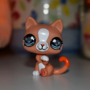ooak lps eye repaint - hand painted kitty