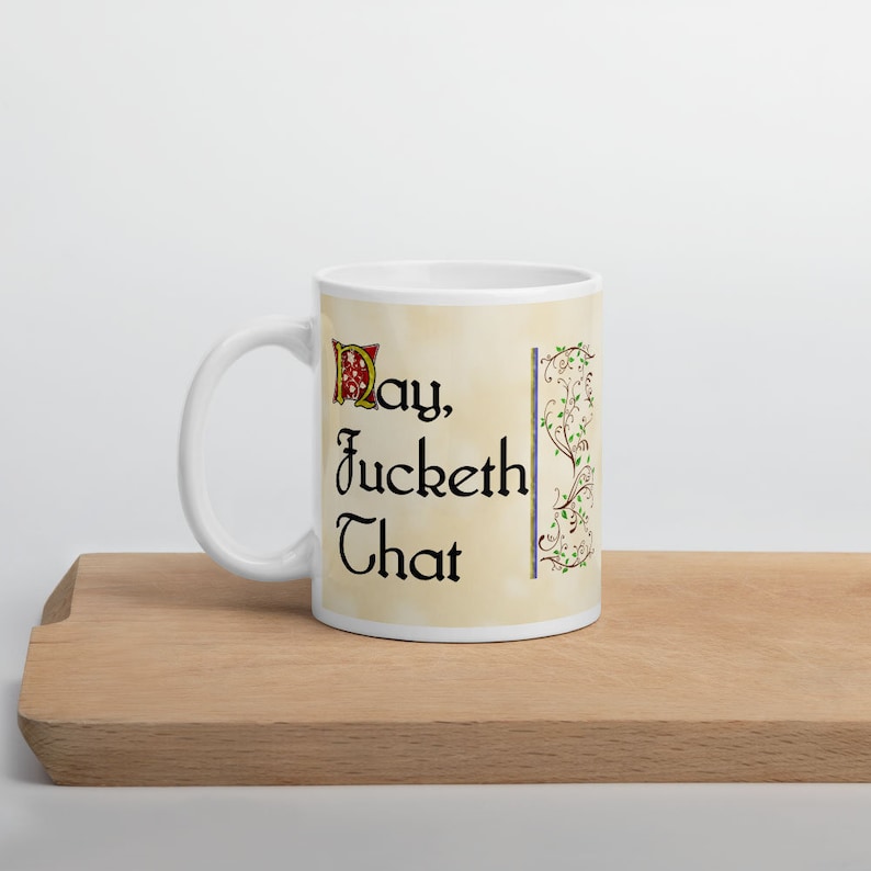 Op de afbeelding: Witte keramische mok met een zwart en rood ontwerp. De mok heeft de tekst "Nay, Jucket That" in een decoratief lettertype.