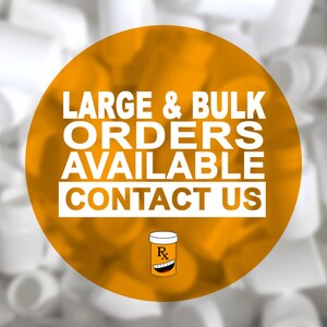 Puede incluir: C&iacute;rculo naranja con texto blanco que dice "Large & Bulk Orders Available Contact Us". Un peque&ntilde;o frasco de p&iacute;ldoras blanco con una cara sonriente y las letras "Rx" se encuentra en la parte inferior del c&iacute;rculo. El fondo es una imagen borrosa de frascos de p&iacute;ldoras blancos.