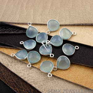 Ciondolo con castone in pietra preziosa di calcedonio acqua, connettori di gioielli per orecchini placcati in argento con pietra preziosa tagliata a forma di cuore da 12 mm (CSBS-56)