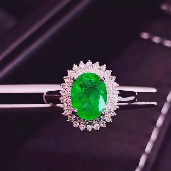 Vintage Colombian green emerald and diamond white