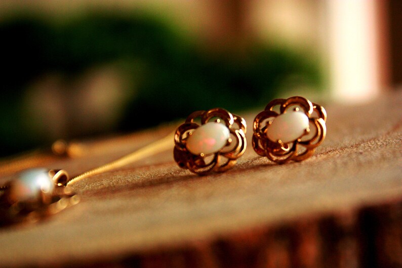 yellow gold Ethiopian opal necklace and stud earrings