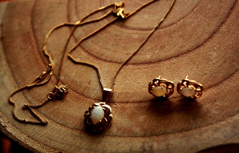 yellow gold Ethiopian opal necklace and stud earrings